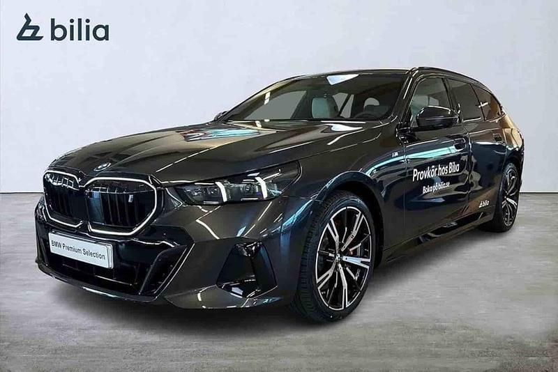 Grå Begagnad 2025 BMW i5 Sedan | 819 000 kr - Bild 1/1