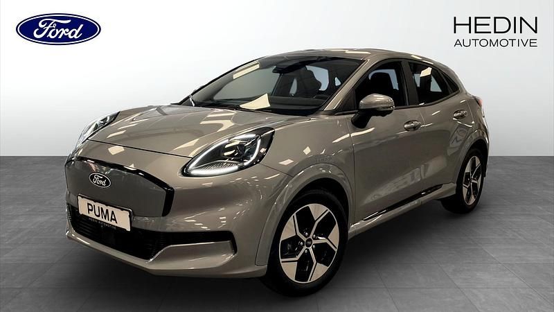 Grå (silver) Begagnad 2025 Ford Puma Gen-E SUV | 398 000 kr (Dyr) - Bild 1/4