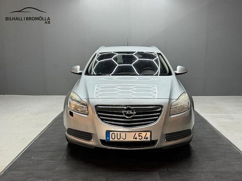 Grå Begagnad 2009 Opel Insignia Edition Kombi | 27 900 kr (Marknadspris) - Bild 1/4
