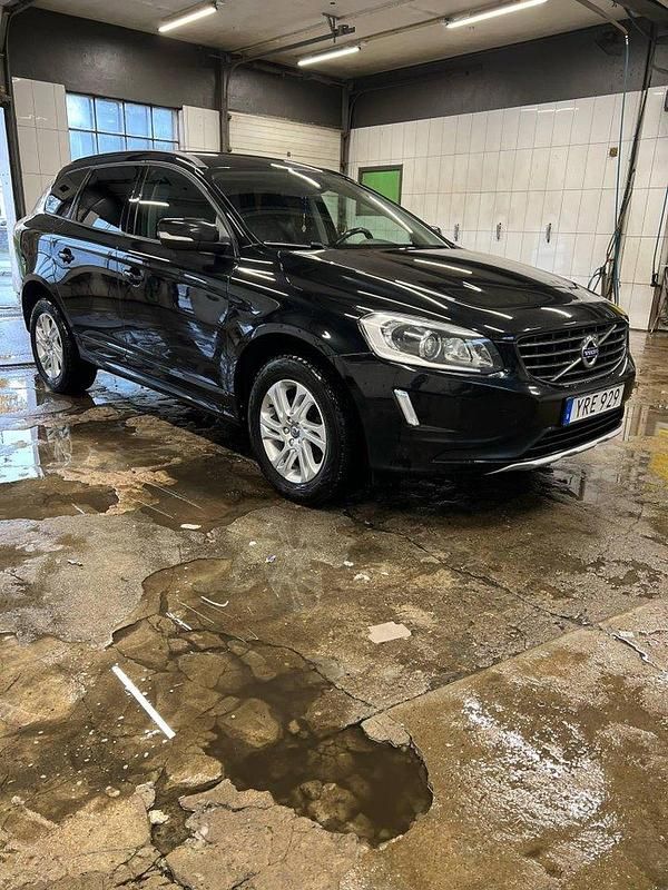 Svart Begagnad 2017 Volvo XC60 Kinetic SUV | 130 000 kr (Dyr) - Bild 1/4