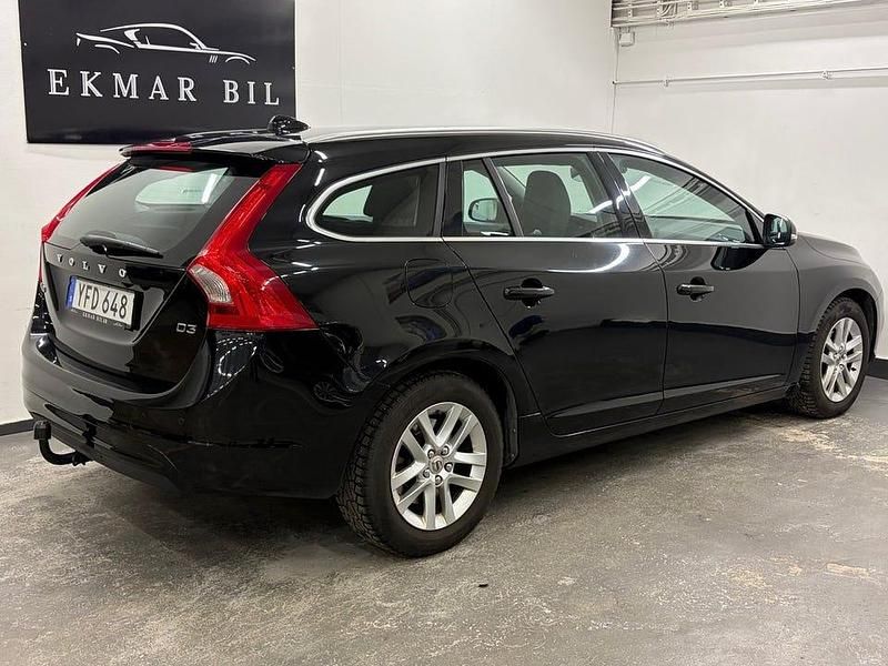 Begagnad Volvo V60 Summum 150 HK (110 kW) 2016 Svart Kombi