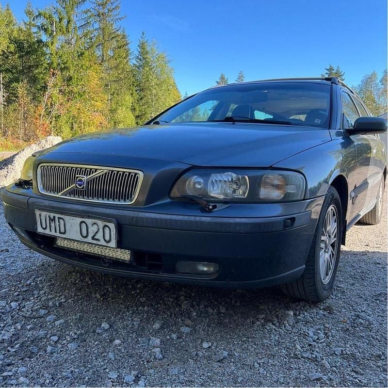 Grå Begagnad 2004 Volvo V70 Business Edition Kombi | 15 000 kr (Bra pris) - Bild 1/4