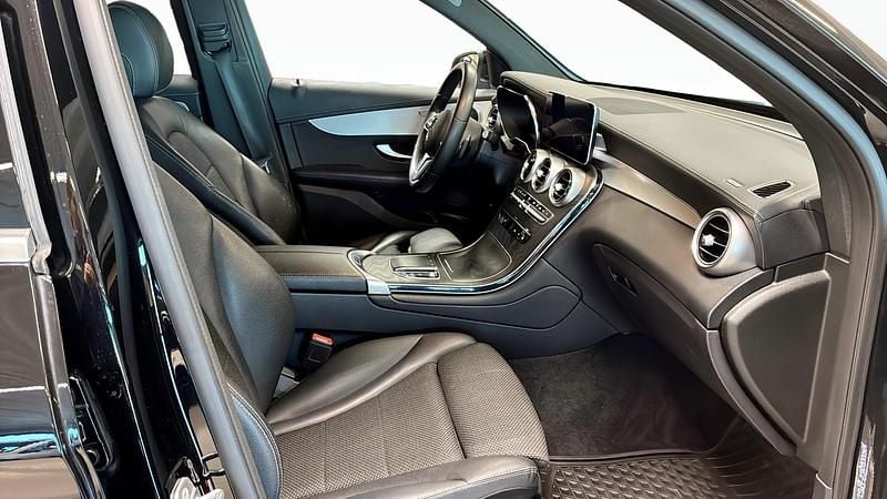 Begagnad Mercedes GLC300e 306 HK (225 kW) 2021 Svart Kombi