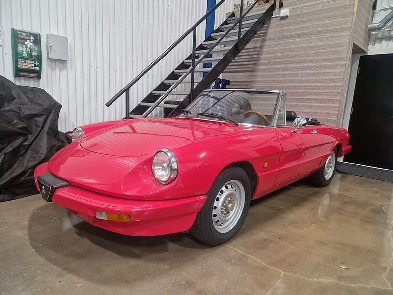 Röd Begagnad 1985 Alfa Romeo Spider Cab | 229 000 kr - Bild 1/4