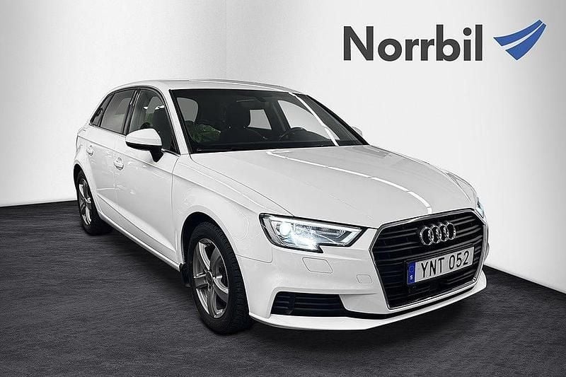 Vit Begagnad 2017 Audi A3 Sportback Proline Halvkombi | 144 900 kr (Marknadspris) - Bild 1/4