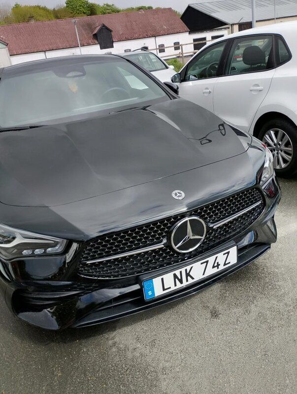 Svart Begagnad 2025 Mercedes CLA250e Shooting Brake AMG Kombi | 430 000 kr (Marknadspris) - Bild 1/4