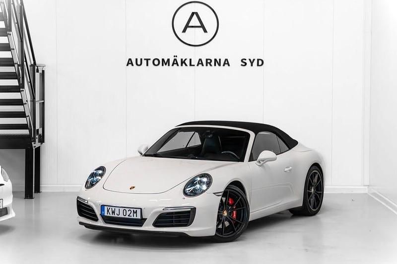 Vit Begagnad 2017 Porsche 911 Carrera S Cabriolet Chrono Cab | 1 025 000 kr - Bild 1/4