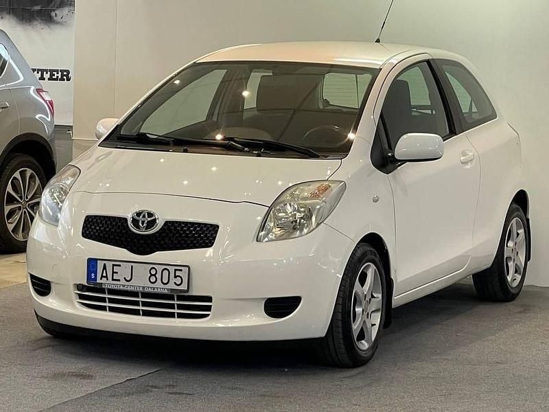 Vit Begagnad 2006 Toyota Yaris Halvkombi | 74 900 kr (Marknadspris) - Bild 1/4