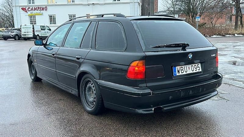 Begagnad BMW 525 192 HK (141 kW) 2001 Svart rollad