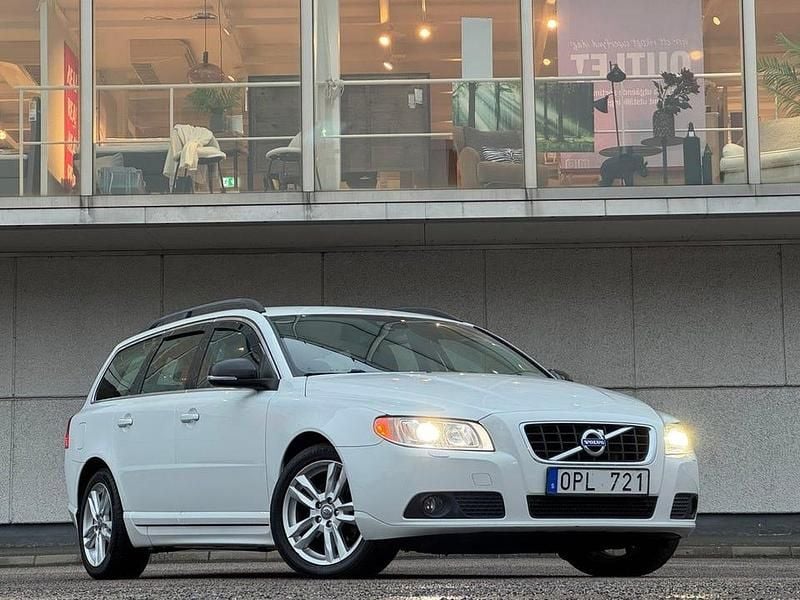 Begagnad Volvo V70 Momentum 163 HK (119 kW) 2013 Vit Kombi