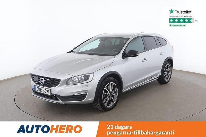 Silver Begagnad 2018 Volvo V60 CC Summum Kombi | 225 000 kr (Superpris) - Bild 1/4