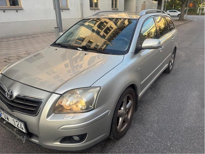 Silver Begagnad 2007 Toyota Avensis Kombi | 19 500 kr (Marknadspris) - Bild 1/4
