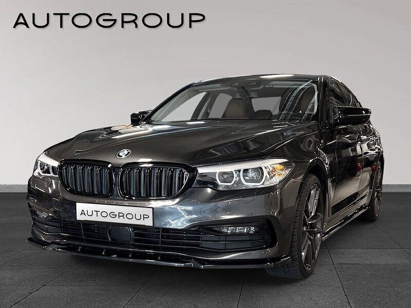 Grå Begagnad 2020 BMW 530e Sport Line Sedan | 319 000 kr (Bra pris) - Bild 1/4