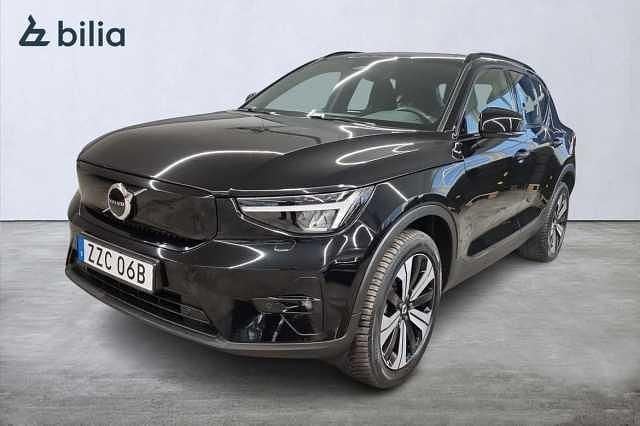 Svart Begagnad 2022 Volvo XC40 Plus SUV | 345 900 kr (Marknadspris) - Bild 1/3