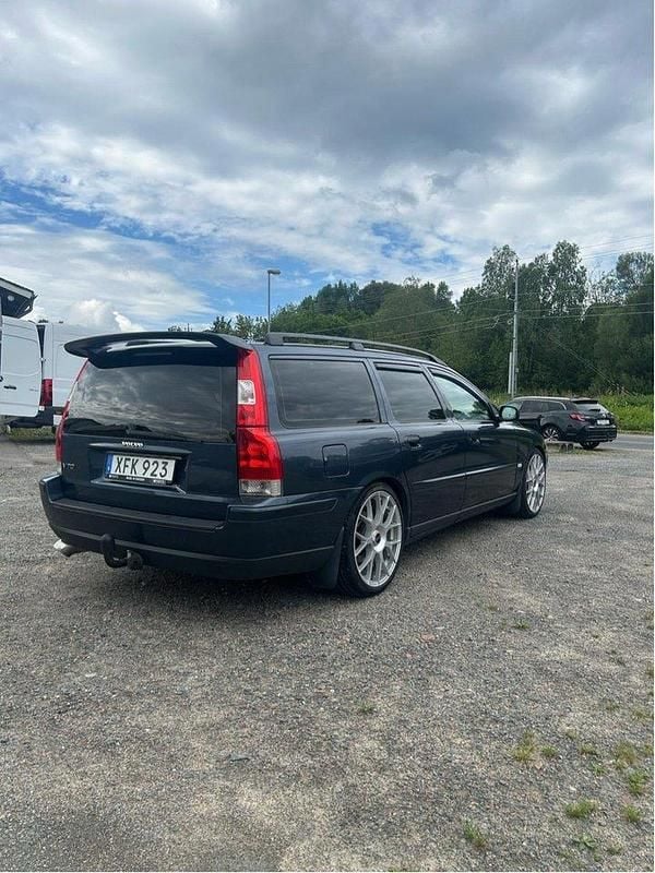Blå Begagnad 2006 Volvo V70 Kombi | 38 000 kr (Lite dyr) - Bild 1/4