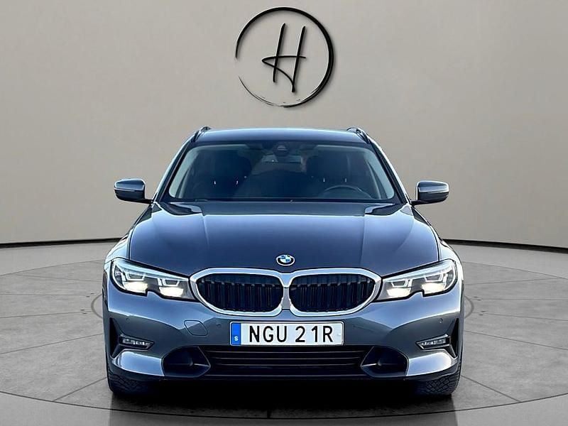 Begagnad BMW 330e Sport Line 184 HK (135 kW) 2021 Grå Kombi
