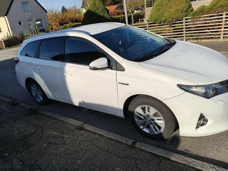 Begagnad Toyota Auris Touring Sports Active 136 HK (100 kW) 2015 Kombi