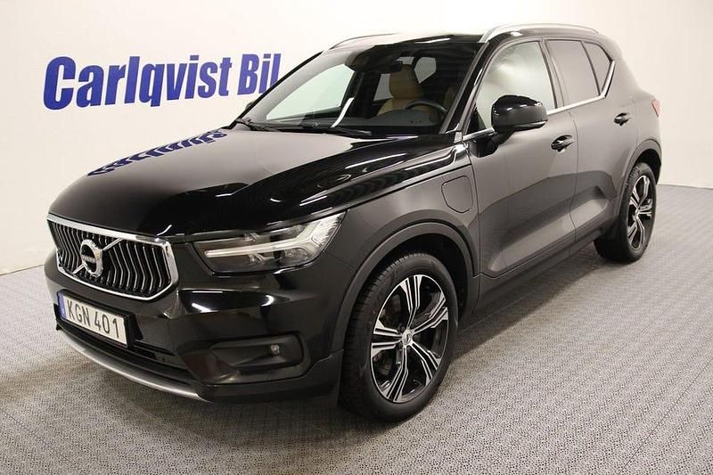 Svart Begagnad 2021 Volvo XC40 Inscription SUV | 325 000 kr (Marknadspris) - Bild 1/4