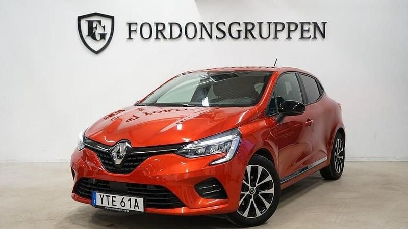 Röd Begagnad 2019 Renault Clio V Zen Halvkombi | 124 800 kr (Marknadspris) - Bild 1/4
