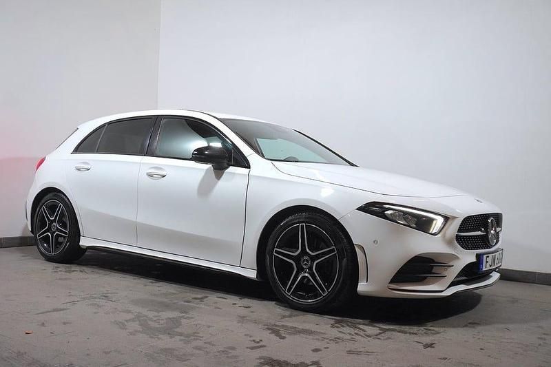 Begagnad Mercedes A180 AMG 136 HK (100 kW) 2019 Vit Halvkombi