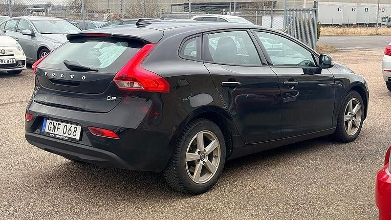 Begagnad Volvo V40 Kinetic 120 HK (88 kW) 2015 Svart Halvkombi