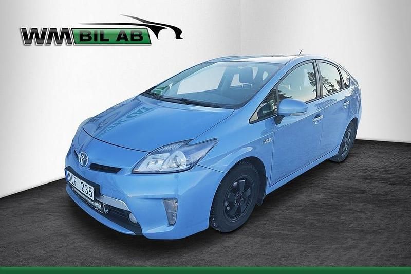 Blå Begagnad 2013 Toyota Prius Plug-in Hybrid Halvkombi | 147 000 kr (Marknadspris) - Bild 1/4
