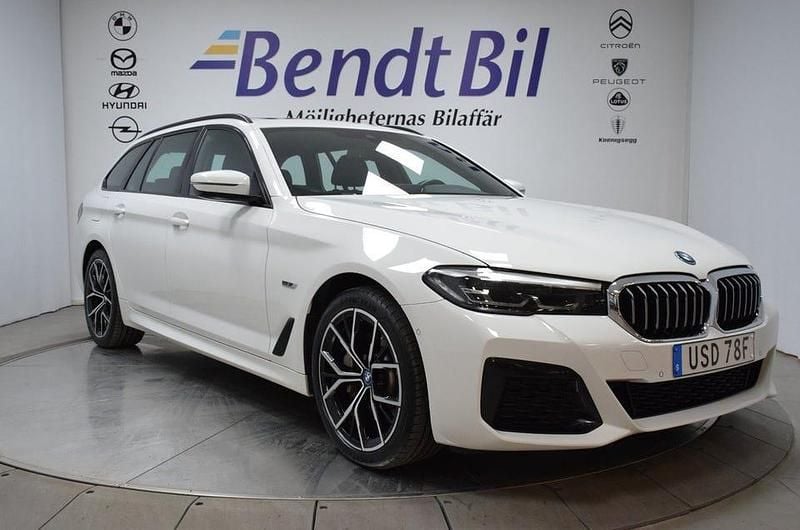 Alpinvit Begagnad 2022 BMW 530 M Sport Kombi | 399 500 kr - Bild 1/3