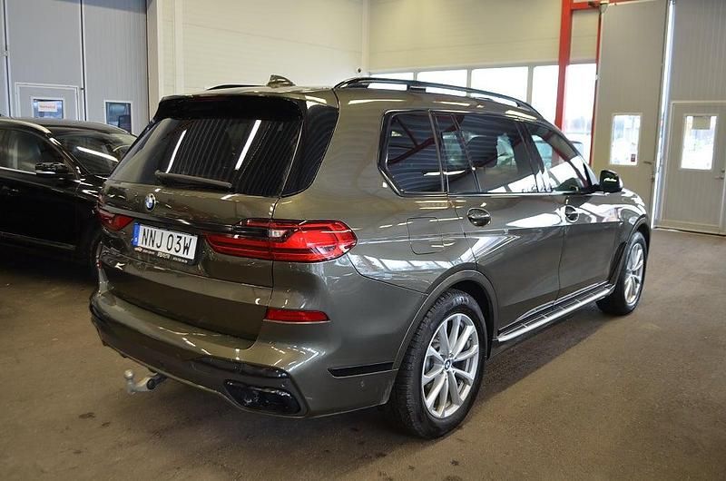 Begagnad BMW X7 M Sport 340 HK (250 kW) 2022 Manhattan green SUV
