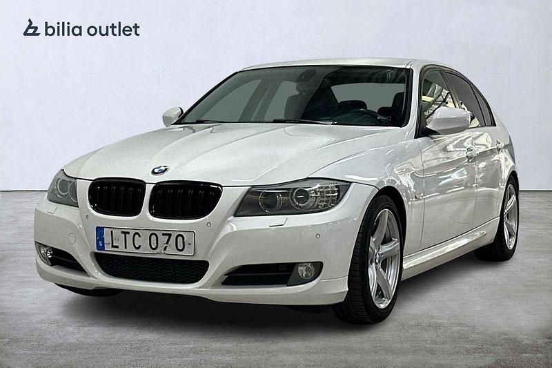 Vit Begagnad 2011 BMW 320 Efficient Dynamics Sedan | 74 900 kr (Marknadspris) - Bild 1/4