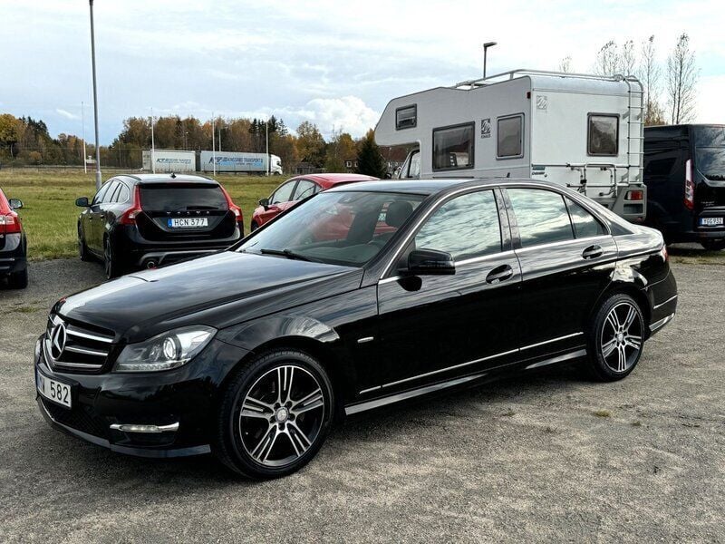 Svart Begagnad 2013 Mercedes C220 Avantgarde Sedan | 125 000 kr - Bild 1/4