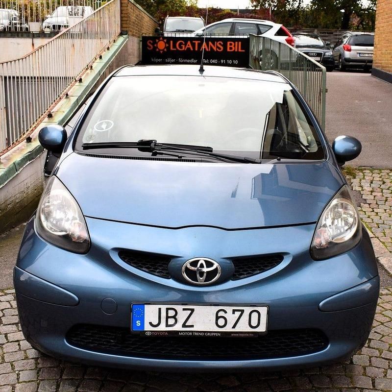 Blå Begagnad 2009 Toyota Aygo Halvkombi | 27 800 kr (Marknadspris) - Bild 1/4
