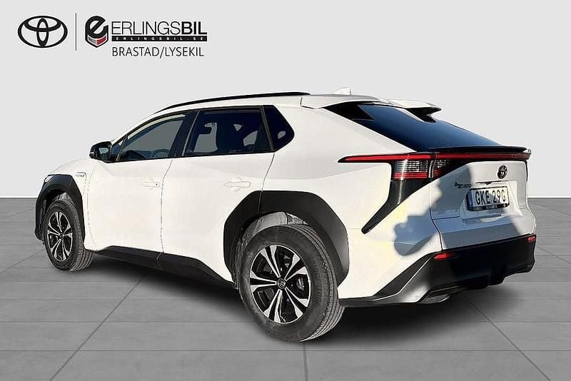 Begagnad Toyota bZ4X Style 164 kW (224 HK) 2023 Vit SUV