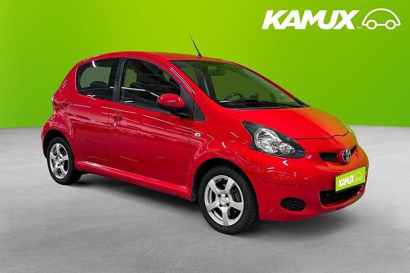 Röd Begagnad 2009 Toyota Aygo Eco Halvkombi | 58 900 kr (Lite dyr) - Bild 1/4