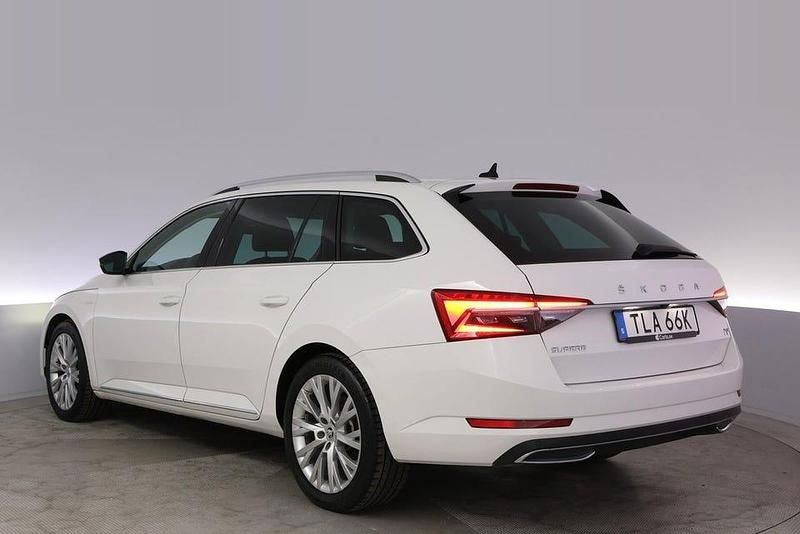 Begagnad Skoda Superb LAURIN & KLEMENT 156 HK (114 kW) 2020 Vit Kombi