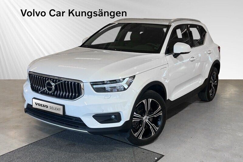 Vit Begagnad 2021 Volvo XC40 Inscription SUV | 369 900 kr (Marknadspris) - Bild 1/3