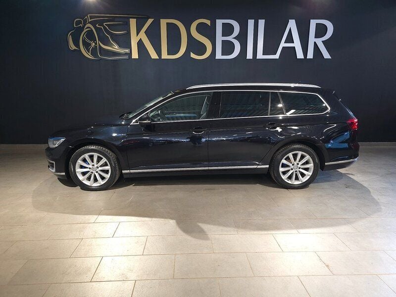 Svart Begagnad 2017 VW Passat Business Kombi | 165 000 kr (Marknadspris) - Bild 1/4