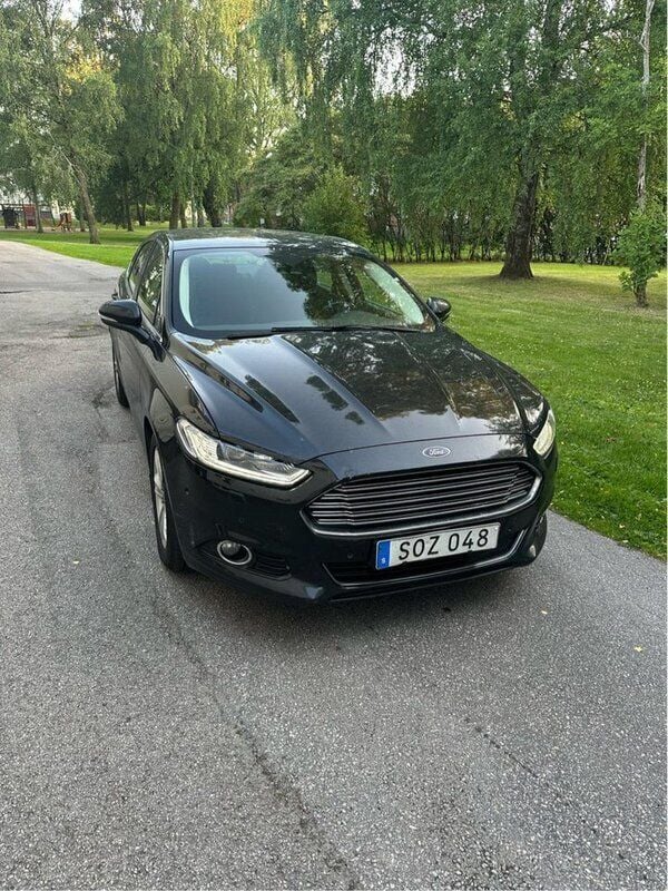 Svart Begagnad 2016 Ford Mondeo Titanium Sedan | 99 500 kr (Marknadspris) - Bild 1/4