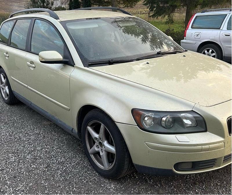 Grön Begagnad 2004 Volvo V50 Kombi | 15 000 kr (Bra pris) - Bild 1/1