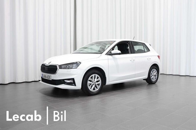 Vit (candy white) Begagnad 2024 Skoda Fabia Halvkombi | 209 500 kr (Marknadspris) - Bild 1/4