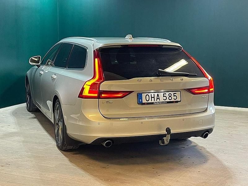 Begagnad Volvo V90 Momentum 254 HK (186 kW) 2016 Brun Kombi