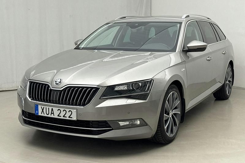 Ljusbrun Begagnad 2019 Skoda Superb Business Line Sedan | 251 800 kr (Marknadspris) - Bild 1/4