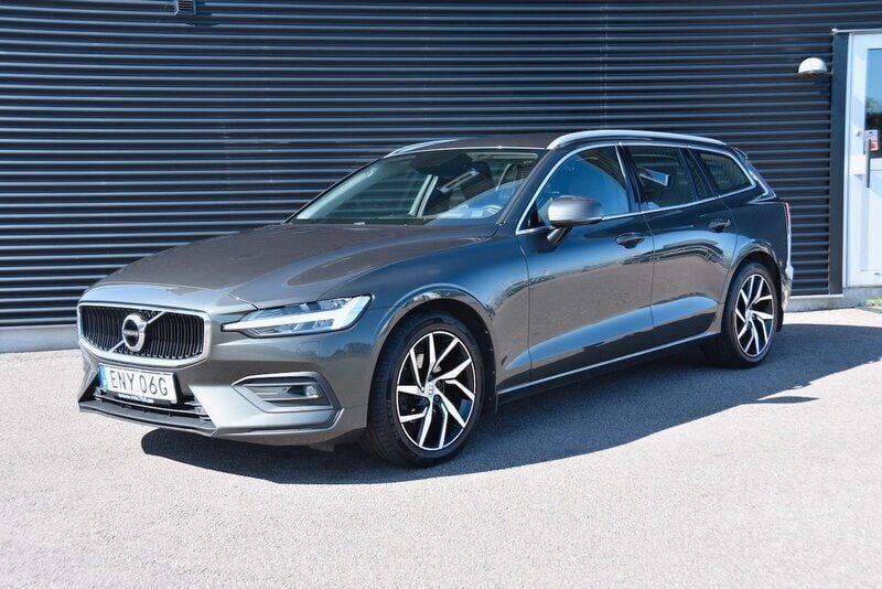 Mörkgrå Begagnad 2020 Volvo V60 Momentum Kombi | 219 900 kr (Lite dyr) - Bild 1/4