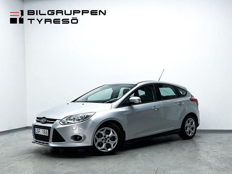 Grå Begagnad 2011 Ford Focus Trend Halvkombi | 59 900 kr (Marknadspris) - Bild 1/4