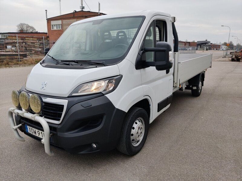 Vit Begagnad 2021 Peugeot Boxer Van | 211 250 kr (Marknadspris) - Bild 1/4