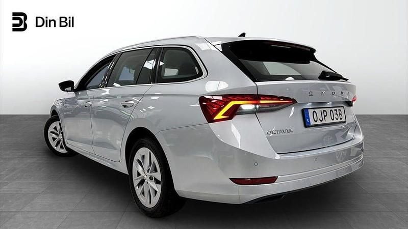 Begagnad Skoda Octavia Style 150 HK (110 kW) 2024 Silver Kombi