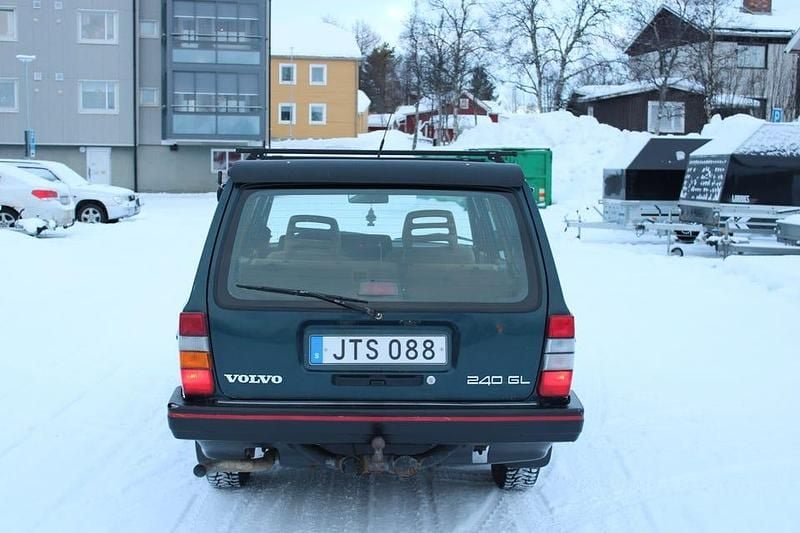 Begagnad Volvo 240 115 HK (84 kW) 1991 Mörkgrön Kombi