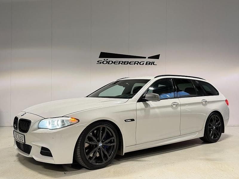 Vit Begagnad 2012 BMW M550 M Sport Sedan | 229 900 kr (Marknadspris) - Bild 1/4