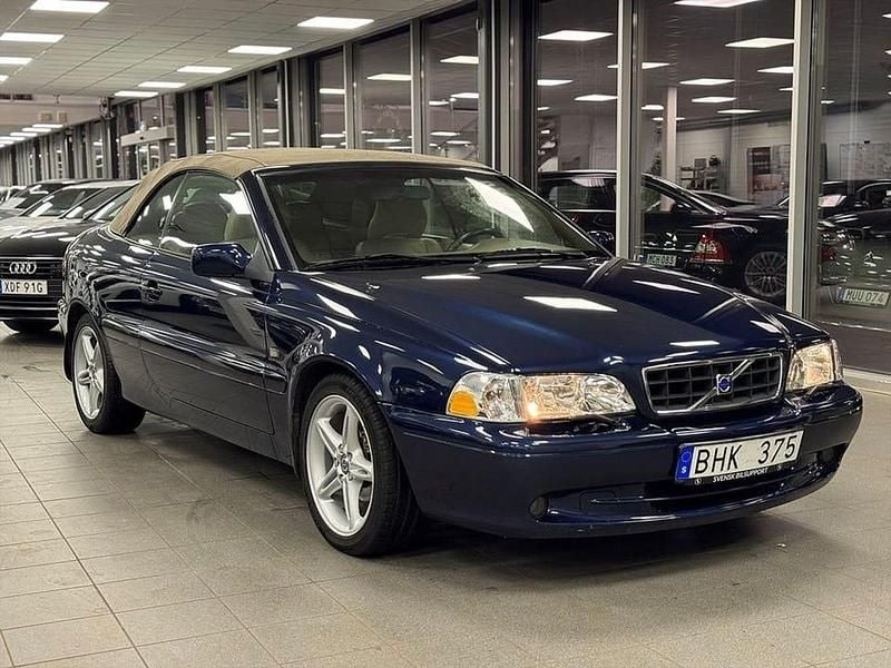 Blå Begagnad 2001 Volvo C70 Cab | 89 900 kr (Marknadspris) - Bild 1/4