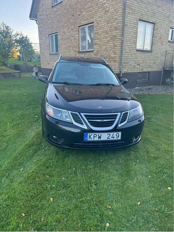 Svart Begagnad 2010 Saab 9-3 Vector Kombi | 45 000 kr (Marknadspris) - Bild 1/4