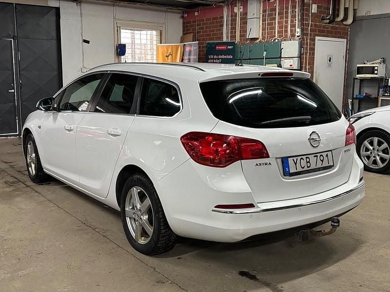 Begagnad Opel Astra drive 140 HK (102 kW) 2016 Vit Kombi